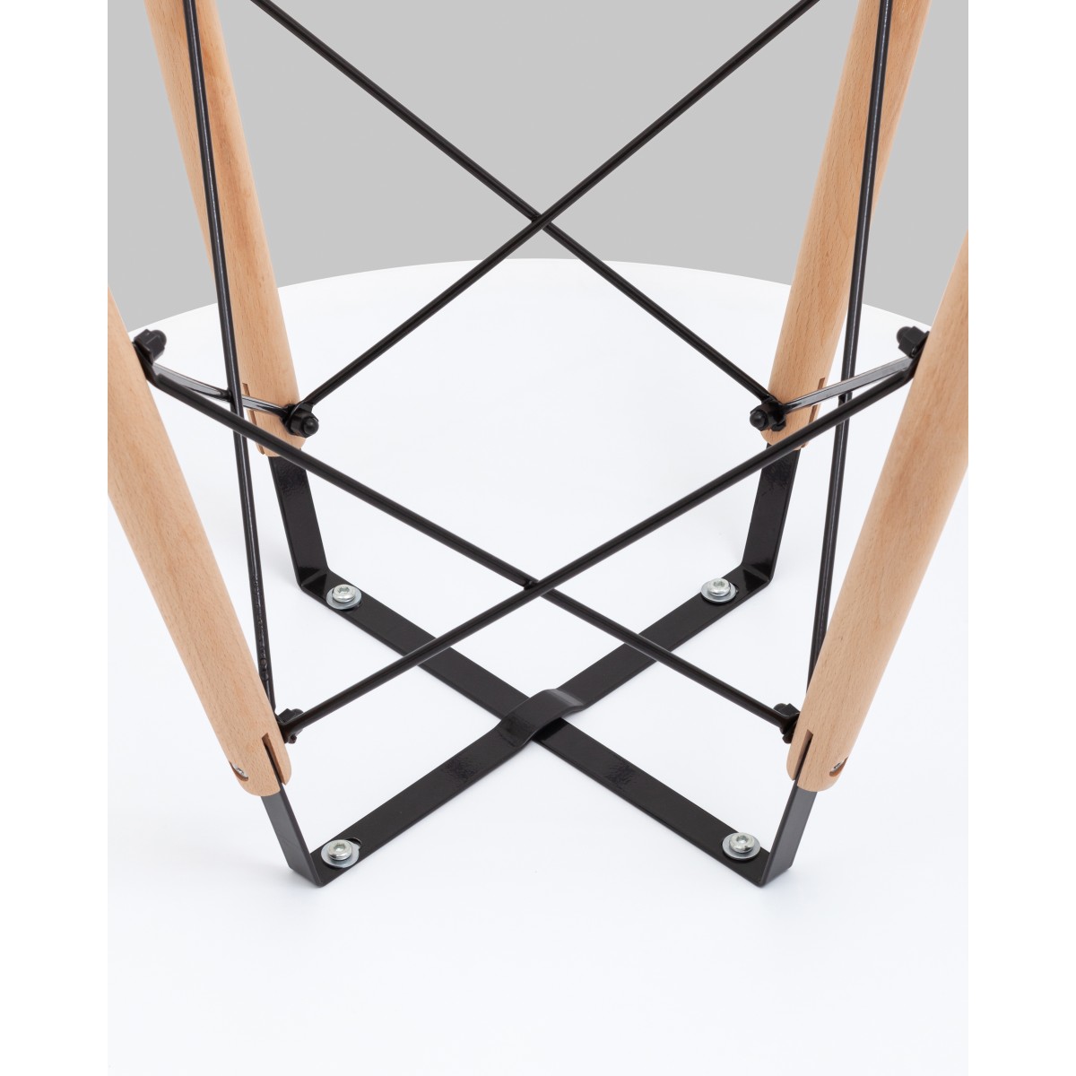 Стол Eames DSW NEW D80