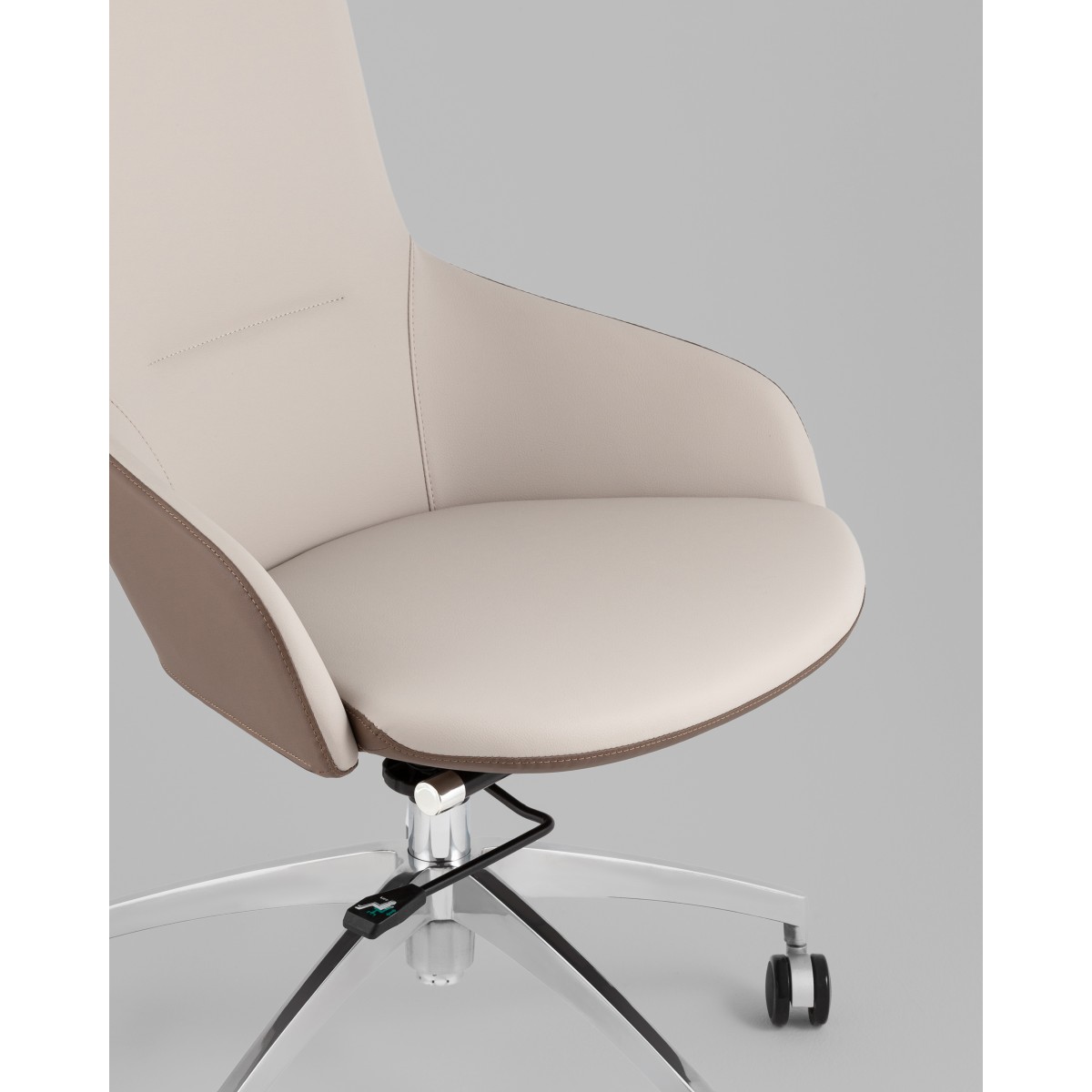 Кресло руководителя TopChairs Soulo светло-серый, коричневый