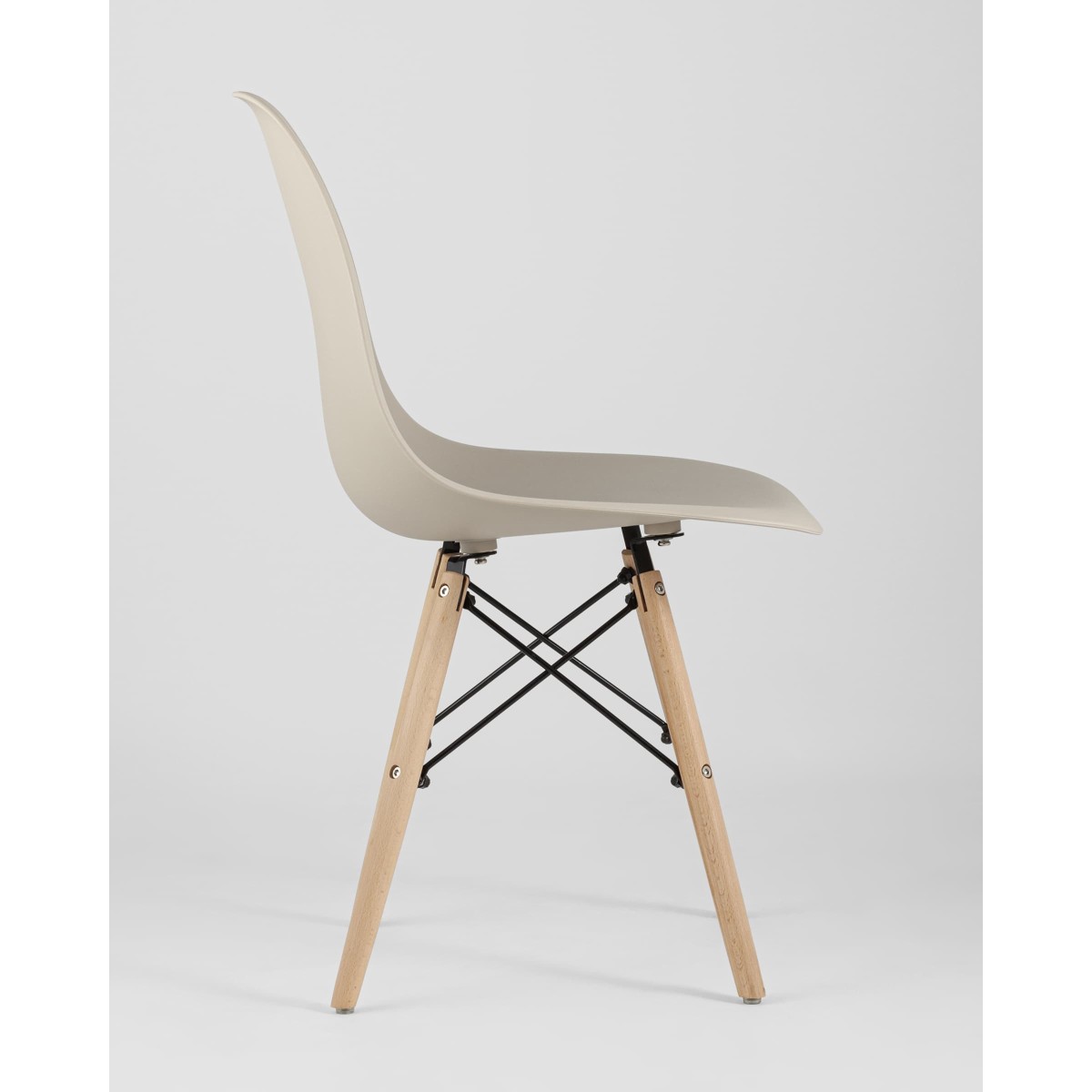 Стул Eames Style DSW бежевый (разборный каркас)