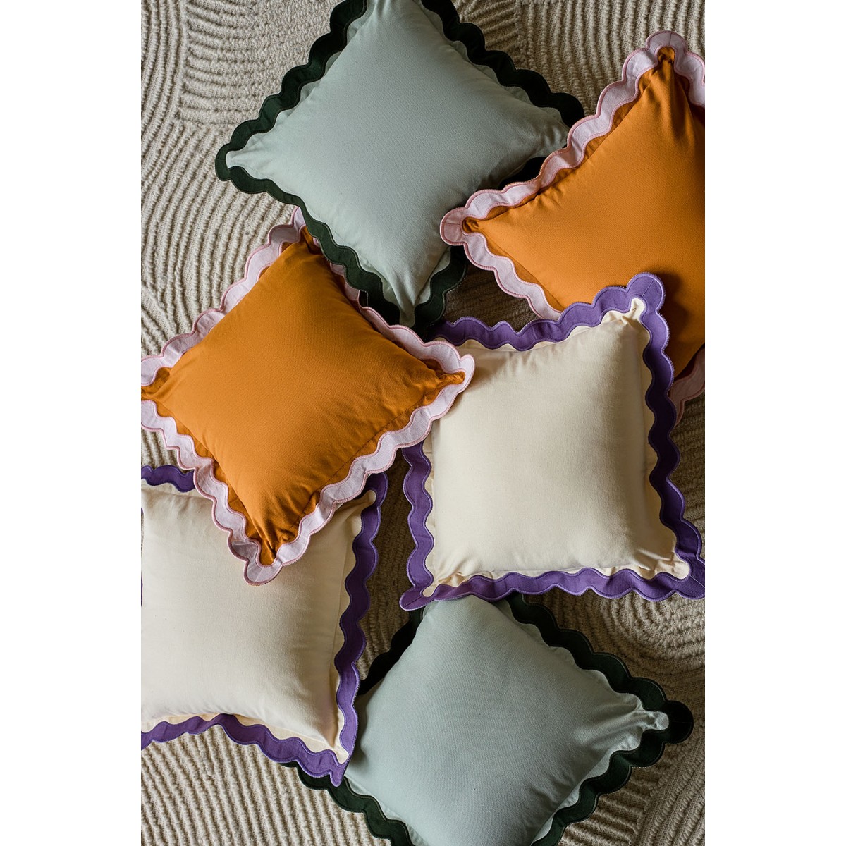 Чехол на подушку с контрастным кантом сиреневого цвета из коллекции trendy ruffles, 40х40 см