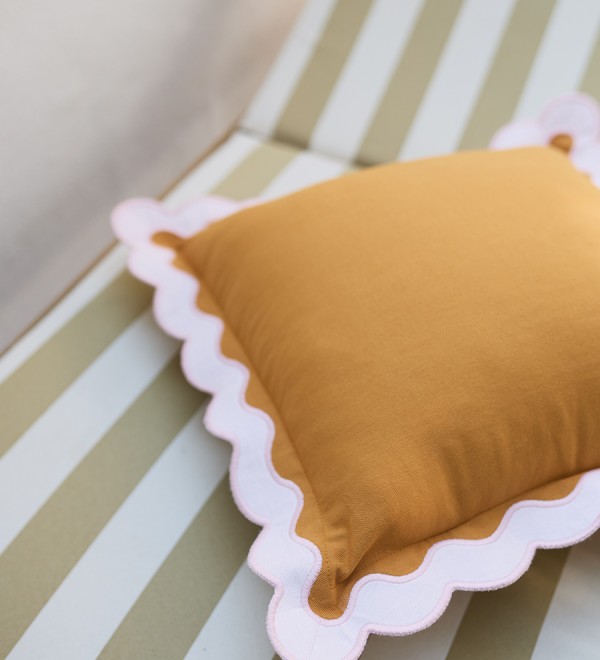 Чехол на подушку с контрастным кантом розового цвета из коллекции trendy ruffles, 40х40 см