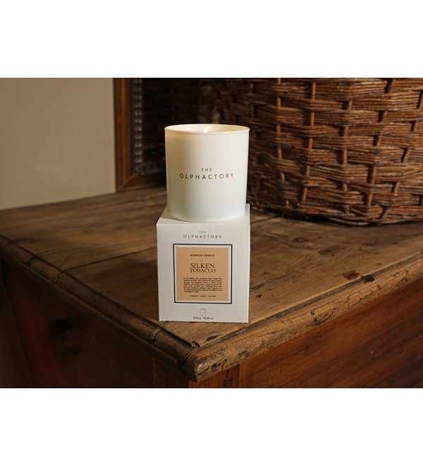 Свеча ароматическая the olphactory, white insignia, silken tobacco, 60 ч