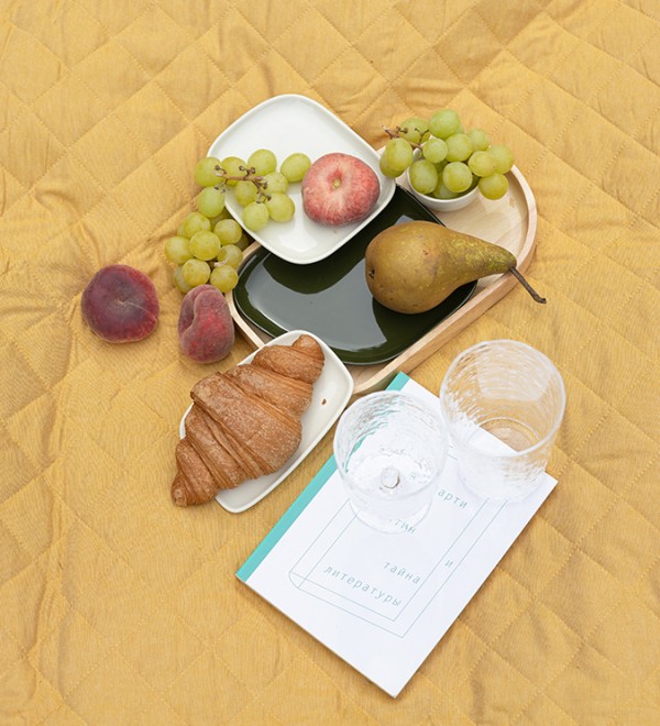 Набор из 4-х сервировочных тарелок на деревянном подносе sorrento