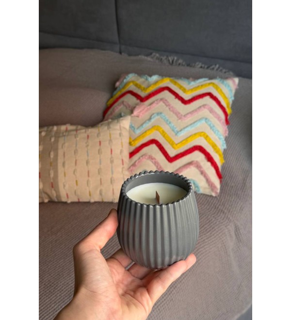 Свеча ароматическая с деревянным фитилём green tea & pear blossom из коллекции edge, серый, 60 ч