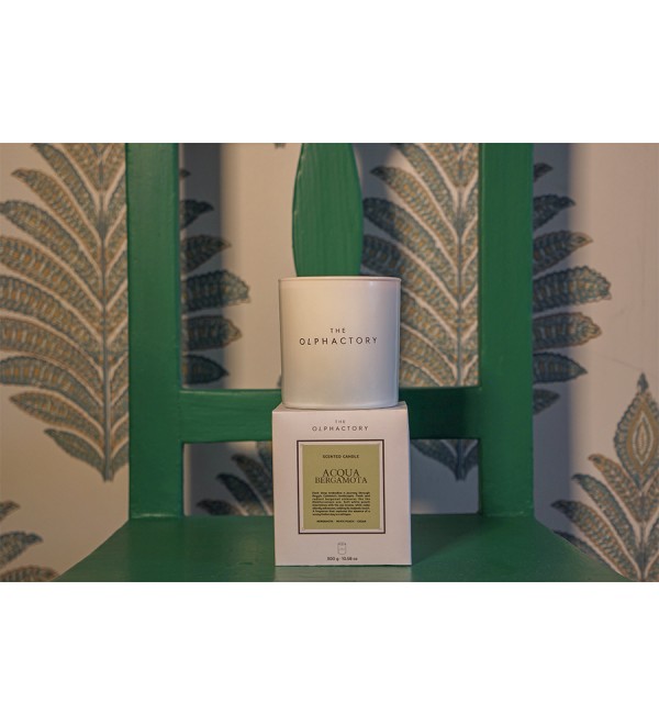 Свеча ароматическая the olphactory, white insignia, acqua bergamota, 60 ч