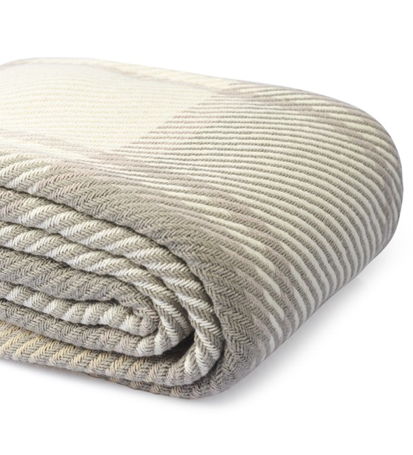 Покрывало из хлопка warm traditions бежево-серого цвета из коллекции essential, 180х250 см