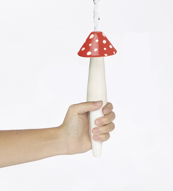 Фигурка с функцией полива для растений amanita