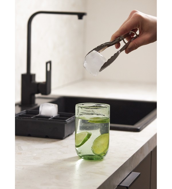 Форма для льда с крышкой ice cubes