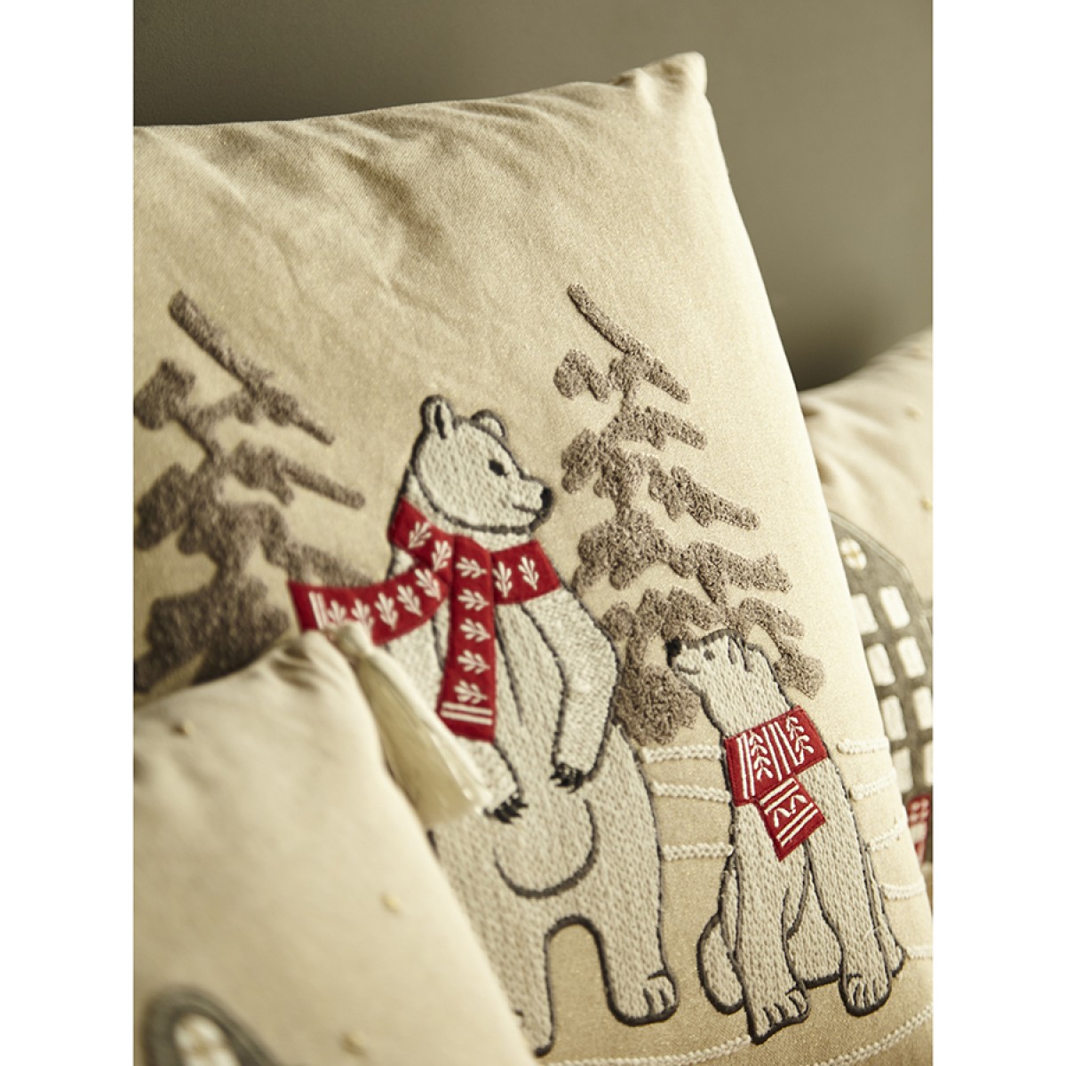 Подушка декоративная festive bears из коллекции new year essential, 45х45 см