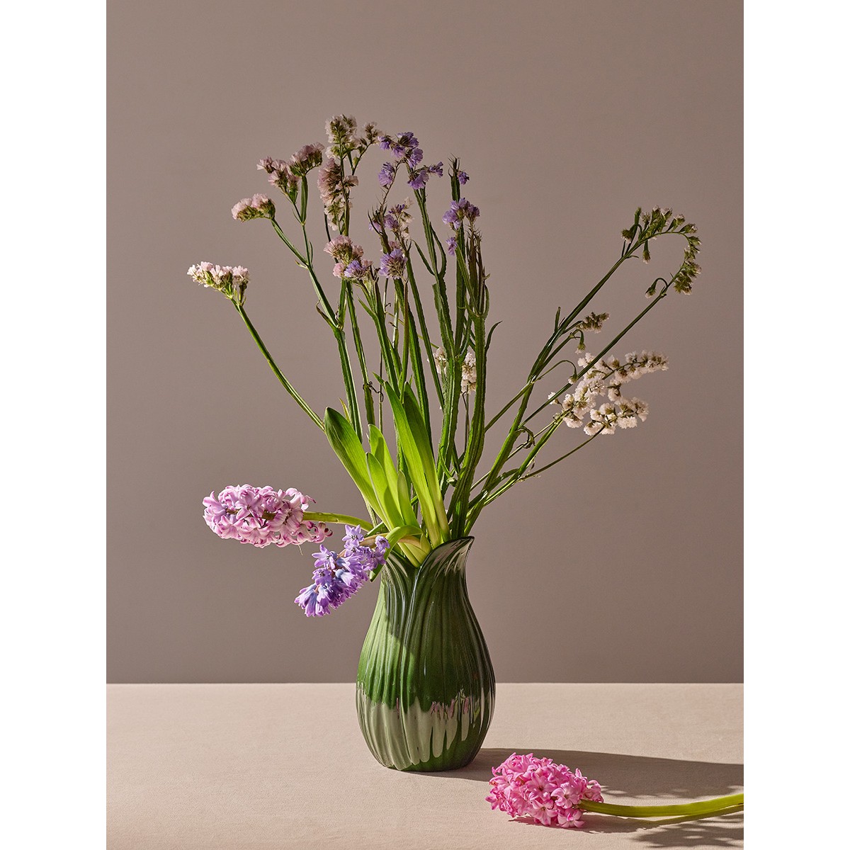 Ваза petal зеленого цвета из коллекции blossom, 22 см