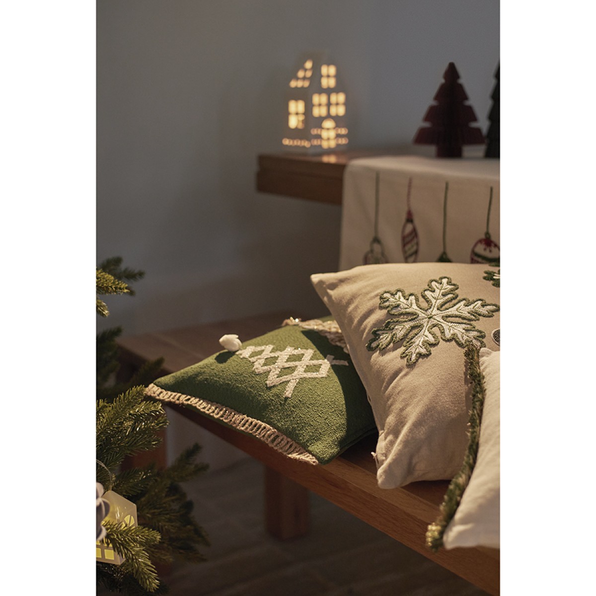 Подушка декоративная с аппликацией christmas tree из коллекции new year essential, 30х50см