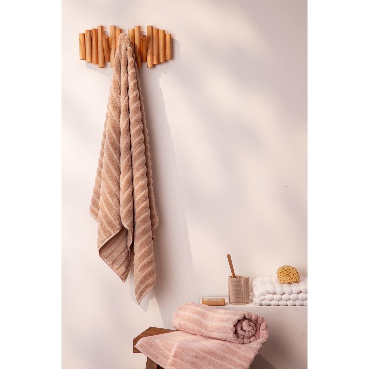 Полотенце банное waves бежевого цвета из коллекции essential, 70х140 см