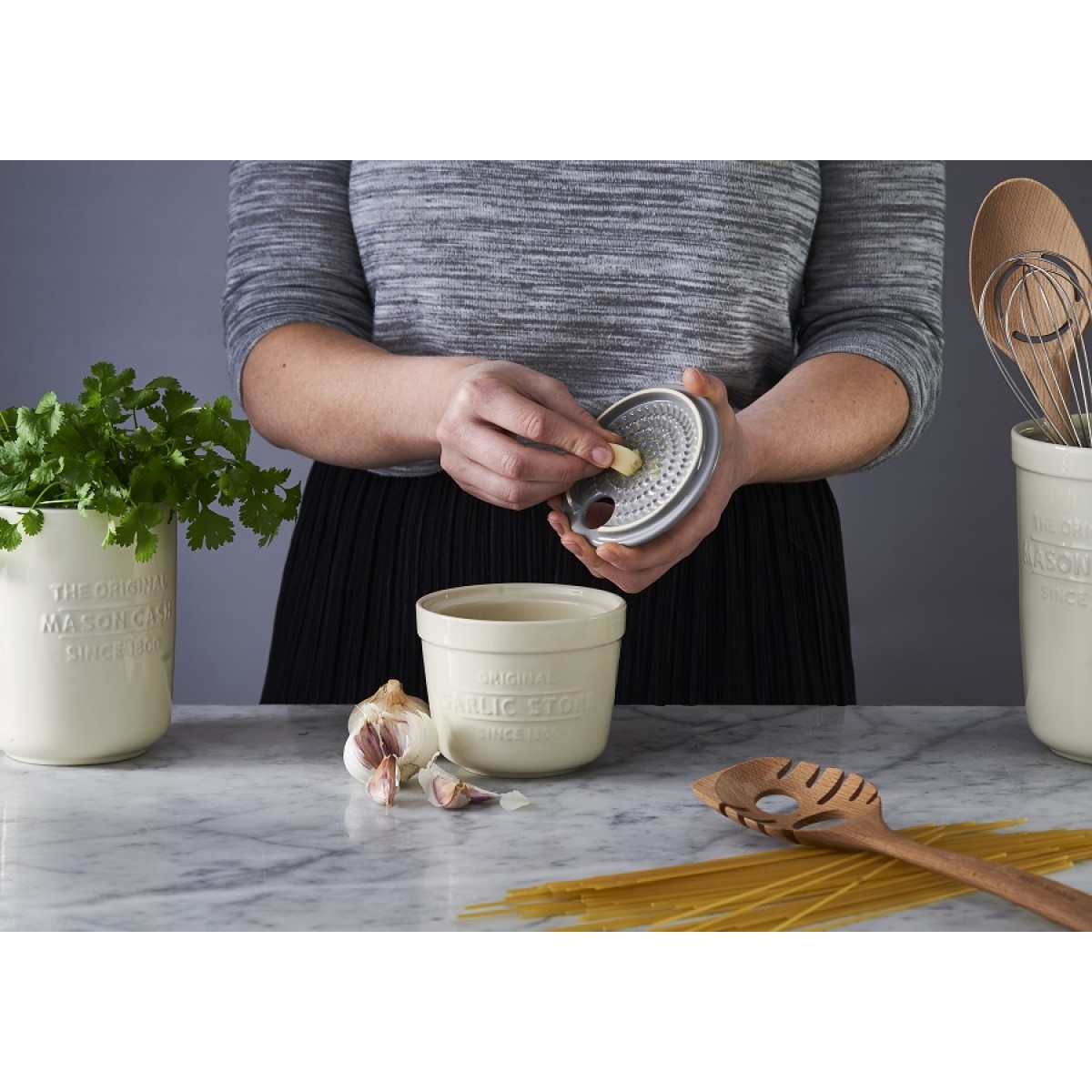 Емкость для чеснока с теркой innovative kitchen