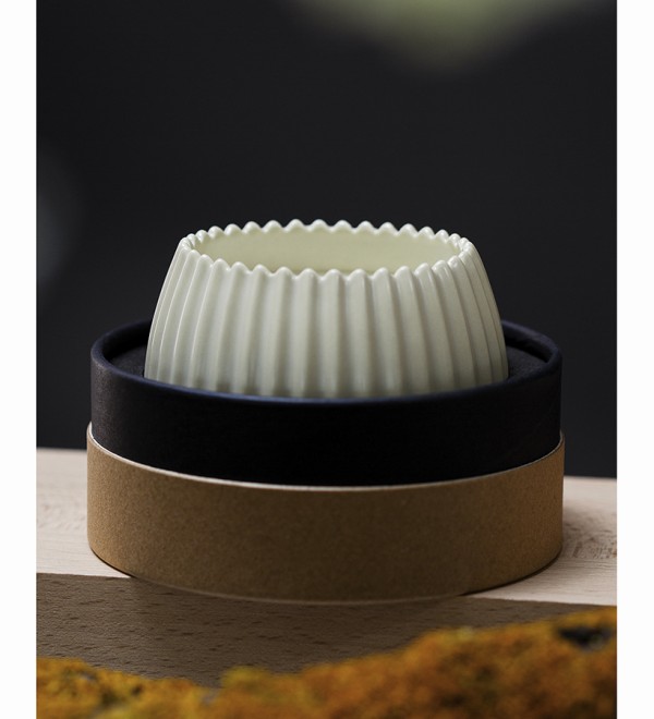 Свеча ароматическая nutmeg, leather & vanilla из коллекции edge, бежевый, 30 ч