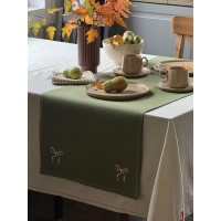 Дорожка на стол fancy bows оливкового цвета из коллекции essential, 45x150 см