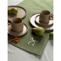 Дорожка на стол fancy bows оливкового цвета из коллекции essential, 45x150 см