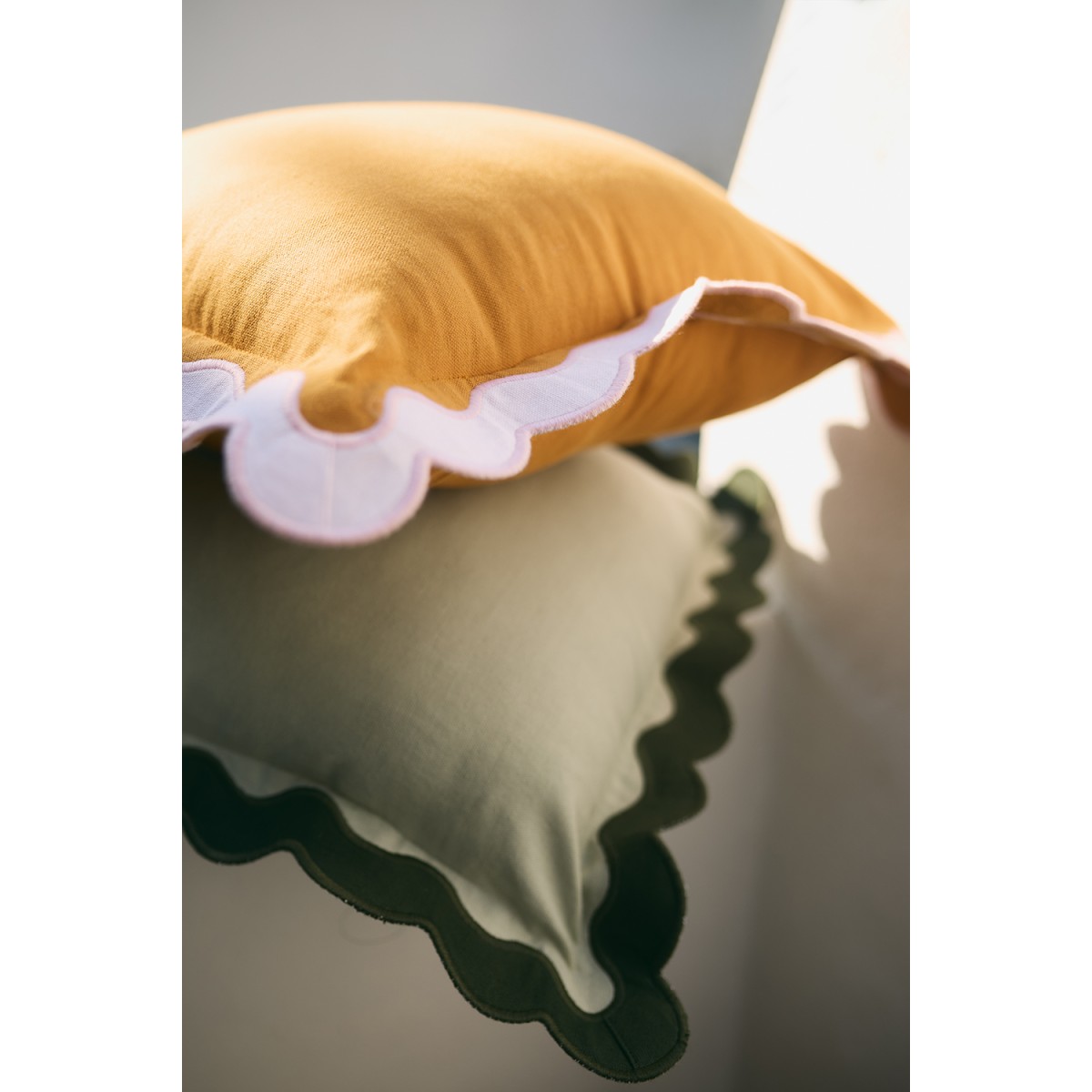 Чехол на подушку с контрастным кантом розового цвета из коллекции trendy ruffles, 40х40 см