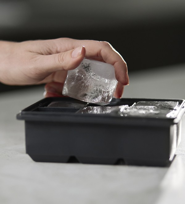 Форма для льда с крышкой ice cubes