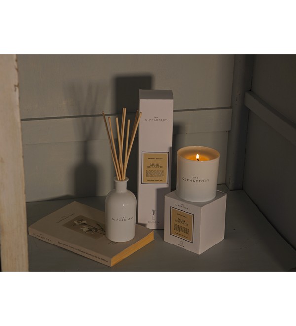 Свеча ароматическая the olphactory, white insignia, musk silhouette, 60 ч