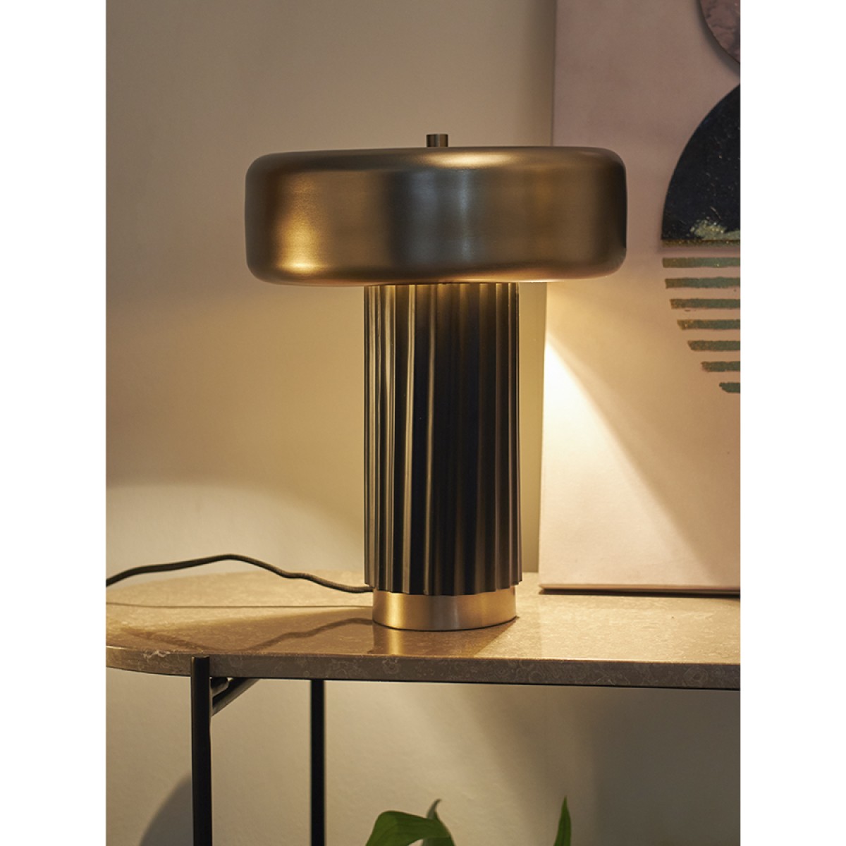 Лампа настольная stone, D27х35 см, черная/золотистая