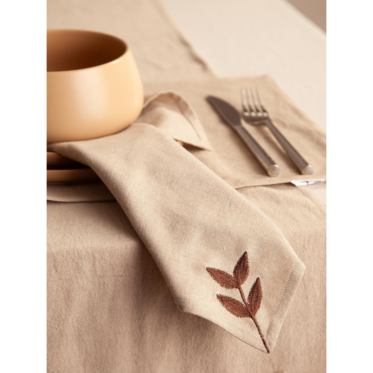 Салфетка сервировочная desert leaf из коллекции essential, 45х45 см