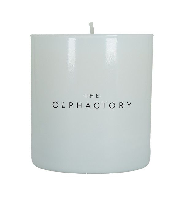 Свеча ароматическая the olphactory, white insignia, amber whisper, 60 ч