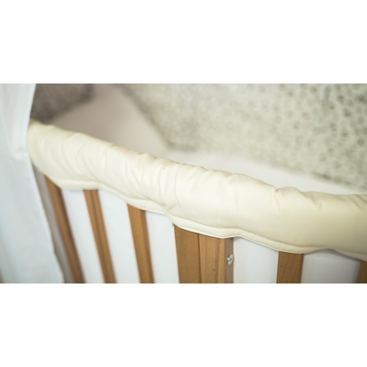 Тканевая защитная накладка для кроватки Ellipsebed (молочный)