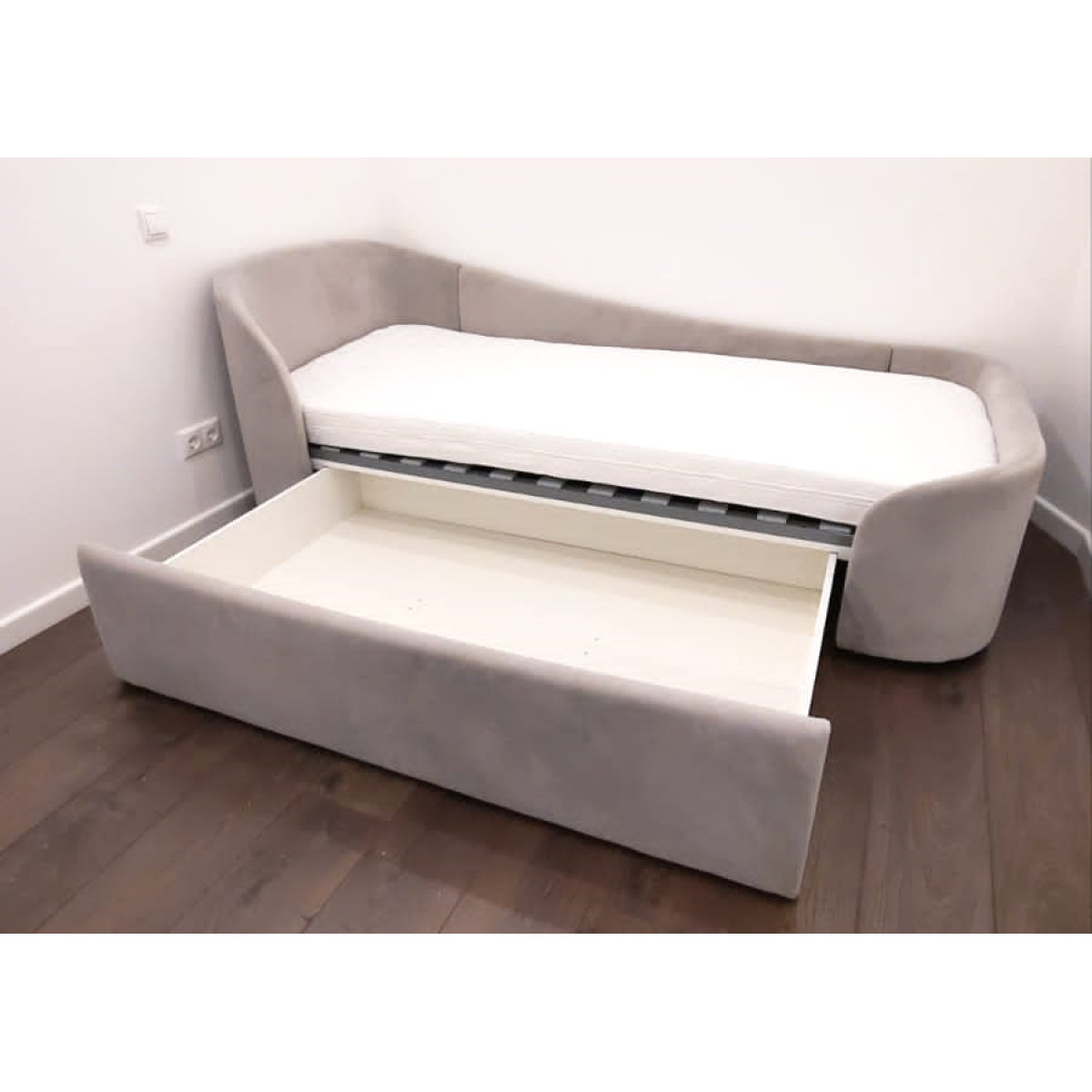 Диван-кровать KIDI Soft с низким изножьем 90*200 см R антивандальная ткань (серый)