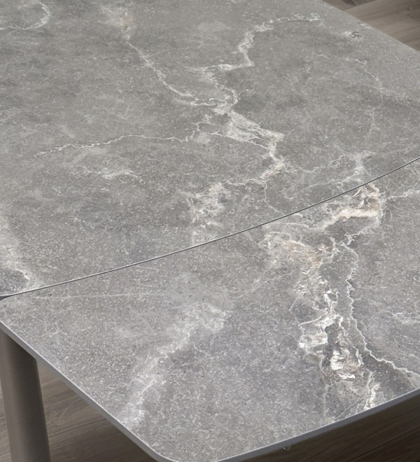 Стол РИВОЛИ (RIVOLI) 140 цвет ЛАТТЕ МАТОВЫЙ (MATT LATTE STONE SOLID CERAMIC) / ТАУПЕ, ®DISAUR