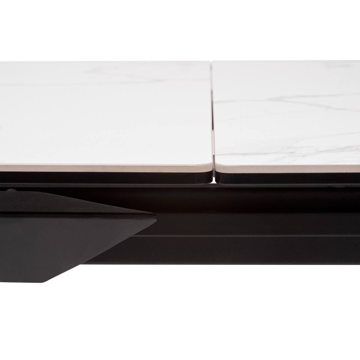 Стол КРЕМОНА (CREMONA) 140 БЕЛЫЙ МРАМОР ГЛЯНЦ (HIGH GLOSS STATUARIO), керамика/ ЧЕРНЫЙ, ®DISAUR