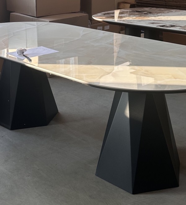 Стол ОРФЕЙ  240 нераскладной цвет ОНИКС (ONYX SABLE PULIDO), керамика / Черный каркас