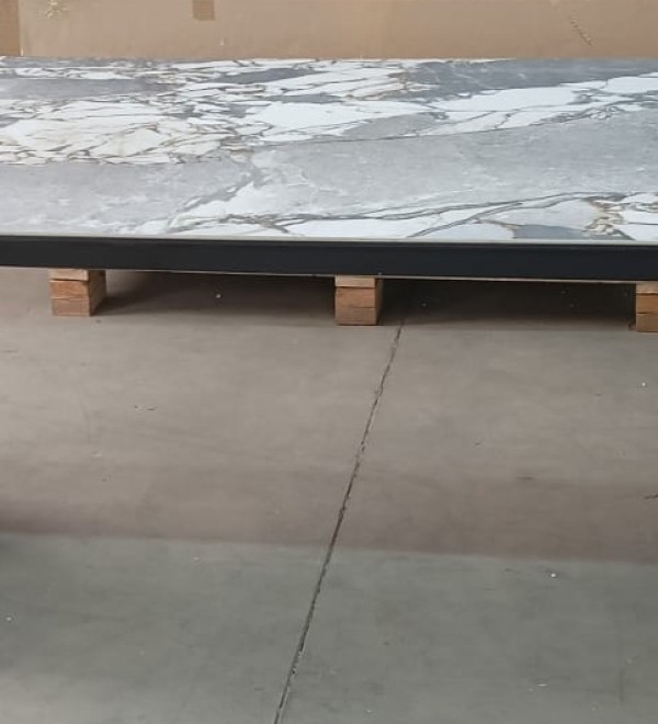 Стол АДАЖИО 240 (320) см цвет МИНЕРАЛ (MINERAL STONE NATURAL), керамика / Черный каркас