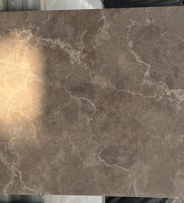Стол РИВОЛИ (RIVOLI) 140 цвет ЛАТТЕ МАТОВЫЙ (MATT LATTE STONE SOLID CERAMIC) / ТАУПЕ, ®DISAUR